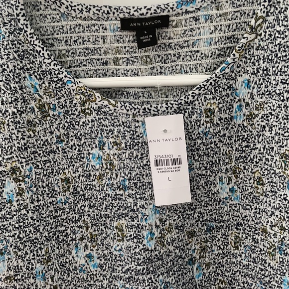 NWT Ann Taylor L Smocked Shirt Floral Gathered Blue fitted New Large - Picture 4 of 7